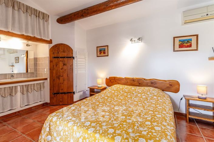 Image No.24-7 Bed House for sale