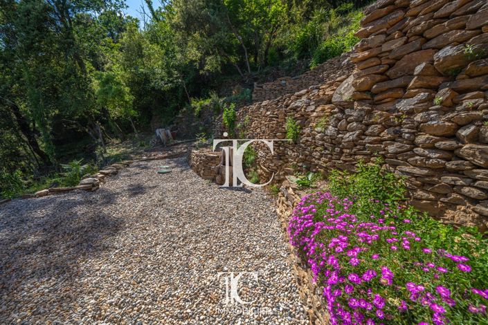 Image No.31-2 Bed House for sale