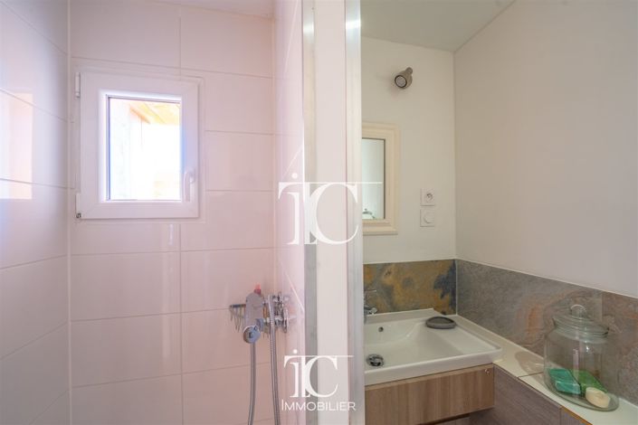 Image No.9-2 Bed House for sale