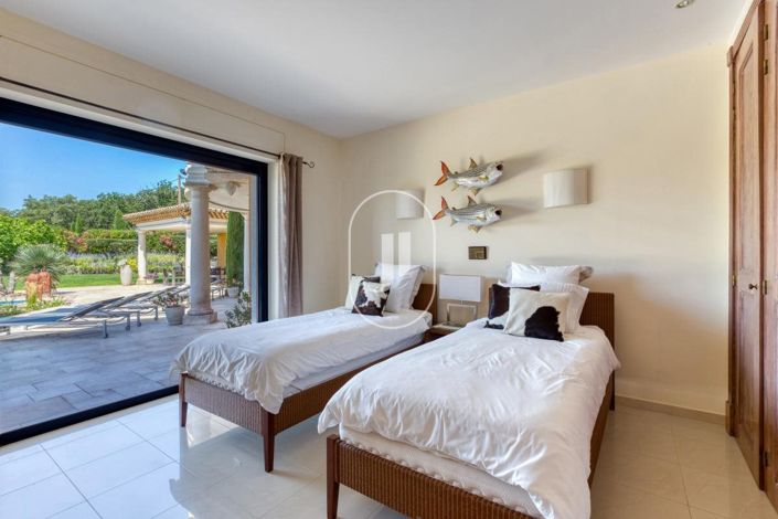 Image No.8-4 Bed House for sale
