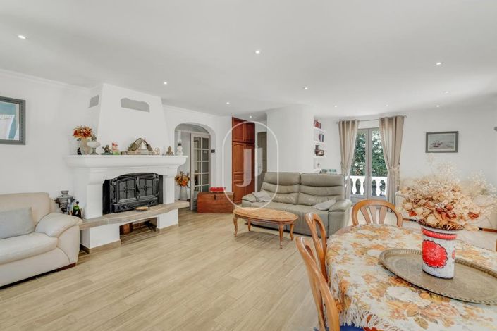 Image No.4-5 Bed House for sale