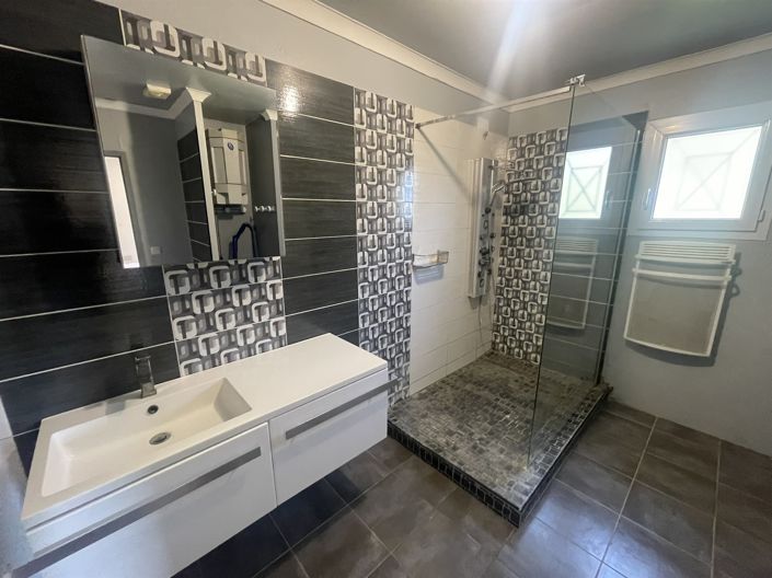 Image No.6-4 Bed House for sale