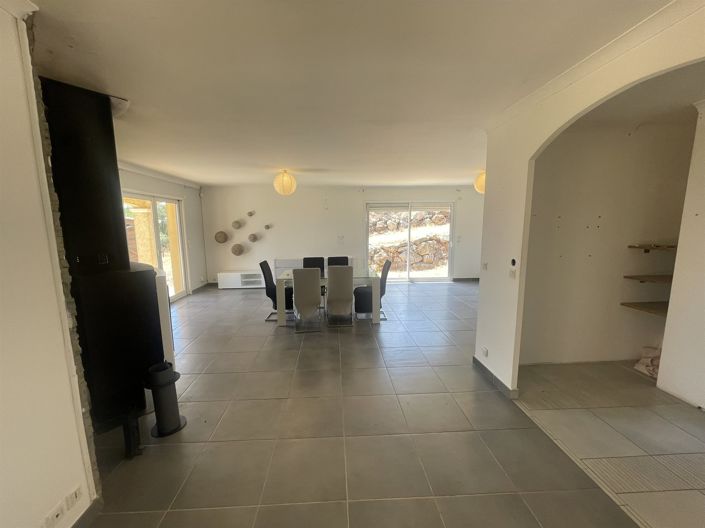 Image No.8-4 Bed House for sale