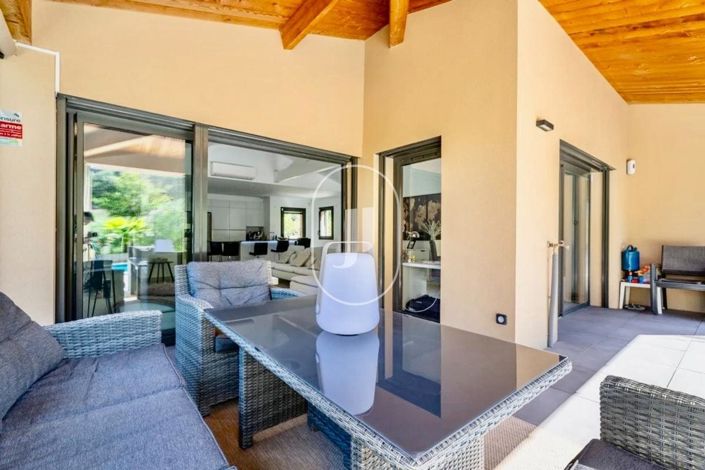 Image No.2-4 Bed House for sale