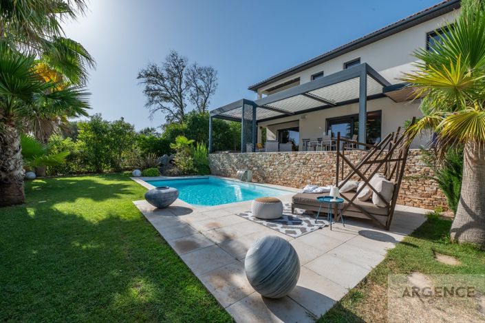 Image No.2-4 Bed House for sale