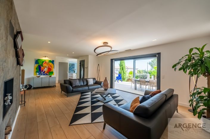 Image No.6-4 Bed House for sale