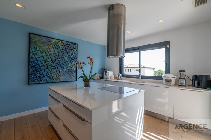 Image No.8-4 Bed House for sale