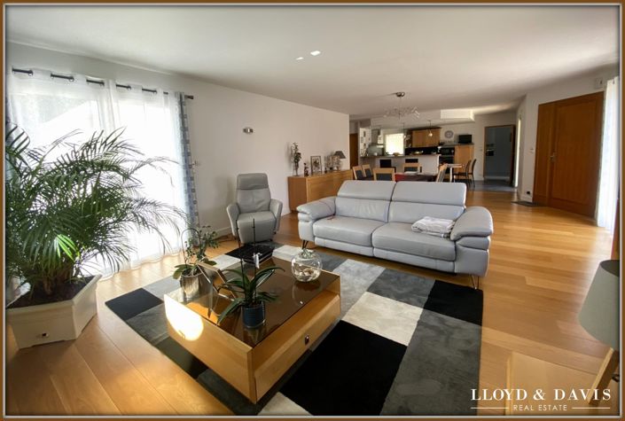 Image No.10-4 Bed House for sale