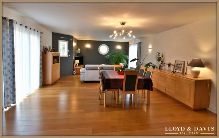Image No.6-4 Bed House for sale