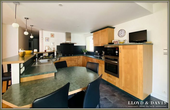Image No.8-4 Bed House for sale