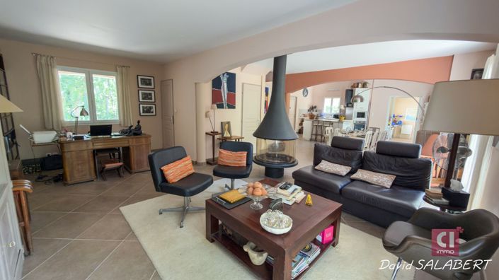 Image No.8-4 Bed House for sale