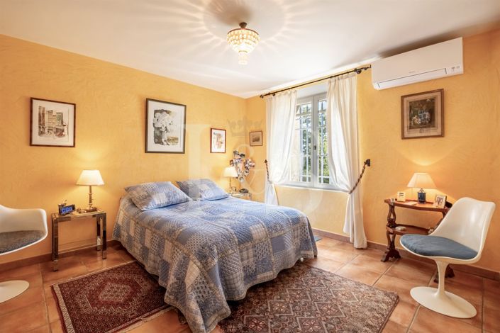 Image No.18-6 Bed House for sale