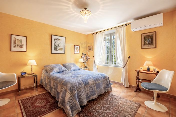 Image No.18-6 Bed House for sale