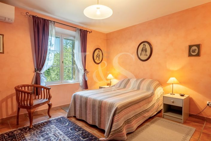 Image No.19-6 Bed House for sale