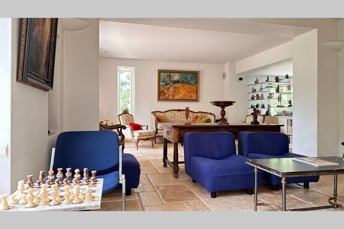 Image No.6-5 Bed House for sale