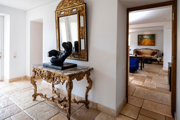 Image No.7-5 Bed House for sale