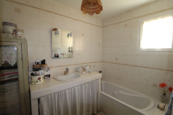 Image No.9-3 Bed House for sale