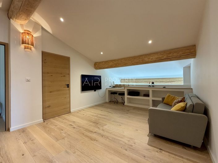 Image No.26-4 Bed House for sale