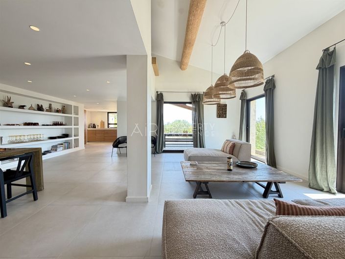 Image No.3-4 Bed House for sale