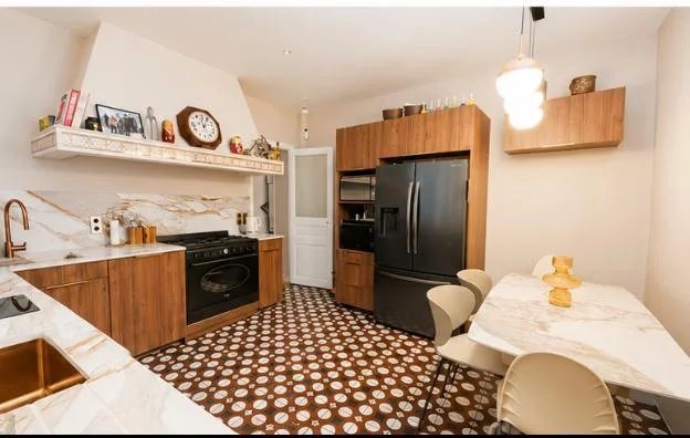 Image No.6-5 Bed Apartment for sale