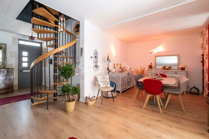 Image No.10-5 Bed House for sale