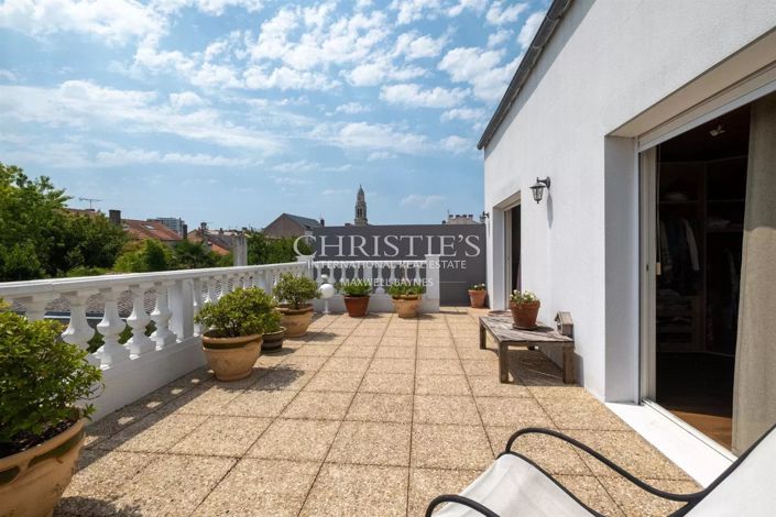 Image No.17-5 Bed House for sale