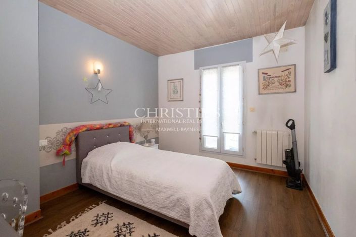 Image No.21-5 Bed House for sale
