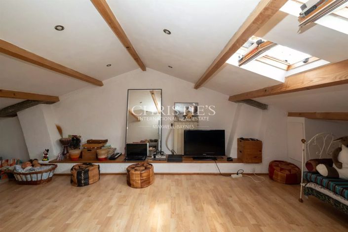 Image No.24-5 Bed House for sale