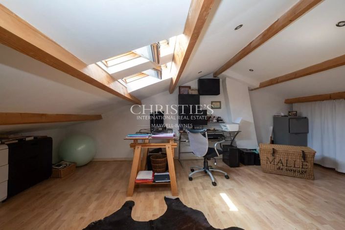 Image No.24-5 Bed House for sale