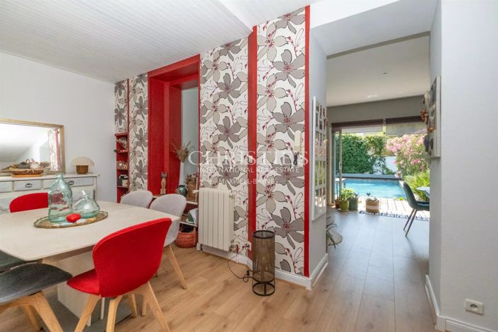 Image No.6-5 Bed House for sale