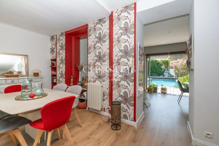 Image No.6-5 Bed House for sale
