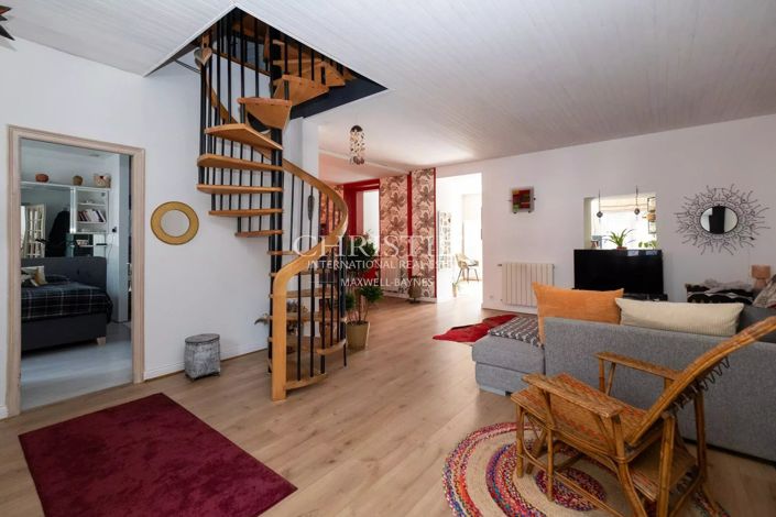 Image No.7-5 Bed House for sale