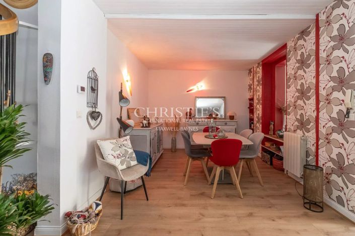 Image No.8-5 Bed House for sale