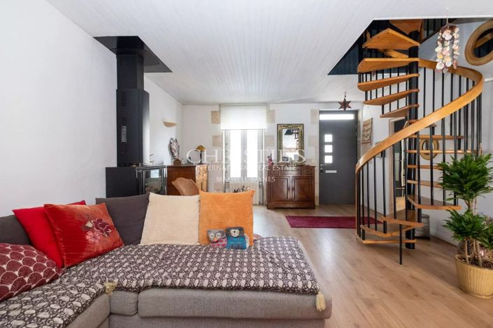 Image No.9-5 Bed House for sale