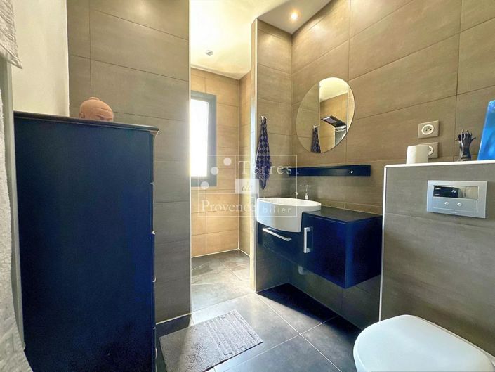 Image No.25-9 Bed House for sale