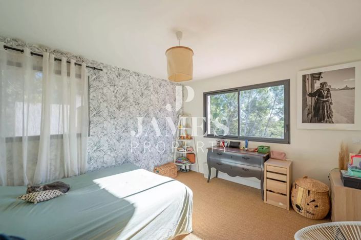 Image No.14-4 Bed House for sale