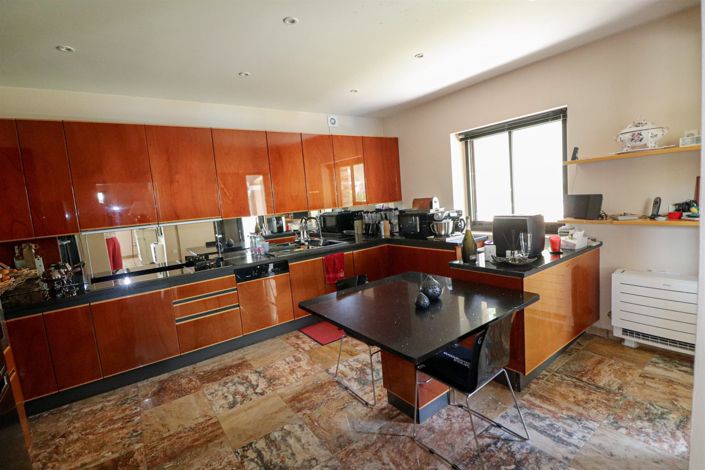 Image No.12-4 Bed House for sale