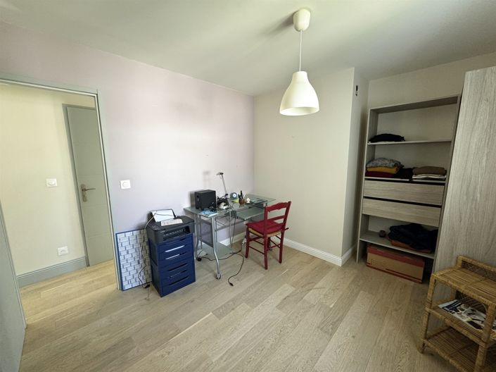 Image No.10-3 Bed House for sale