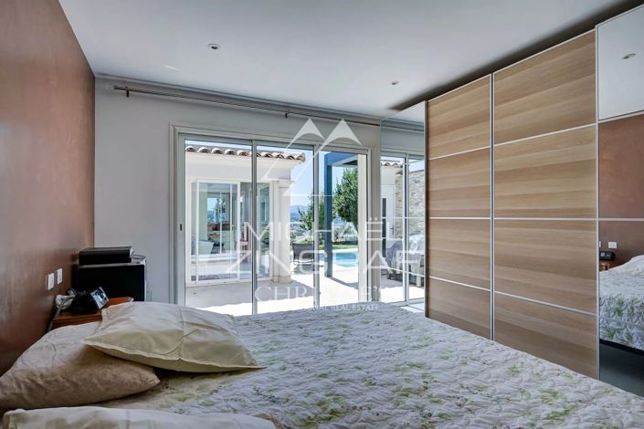 Image No.10-6 Bed House for sale