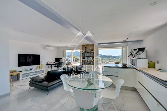 Image No.21-6 Bed House for sale