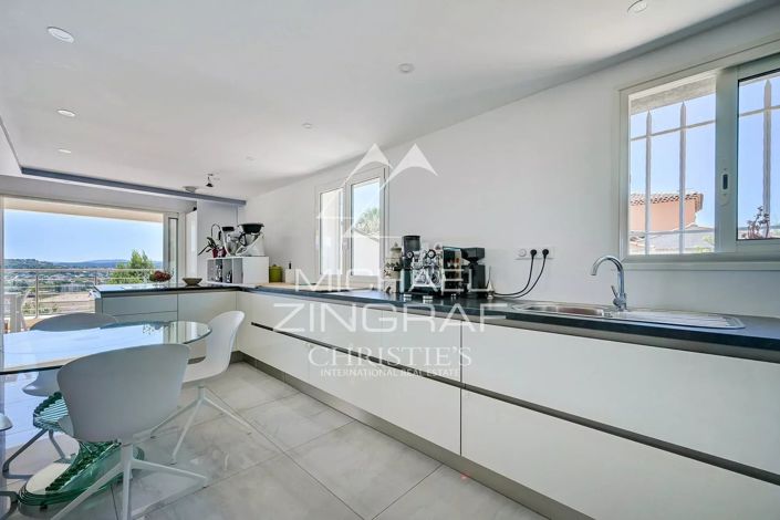 Image No.22-6 Bed House for sale