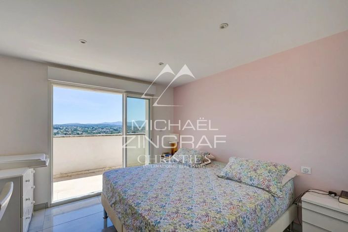 Image No.23-6 Bed House for sale