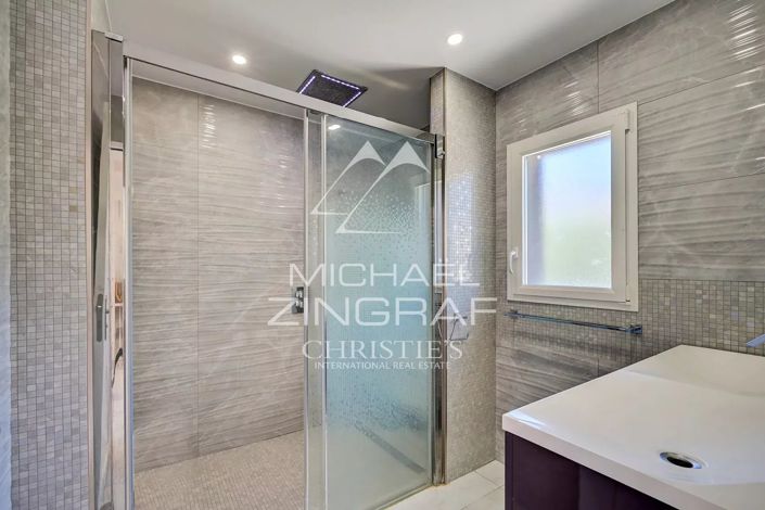 Image No.24-6 Bed House for sale