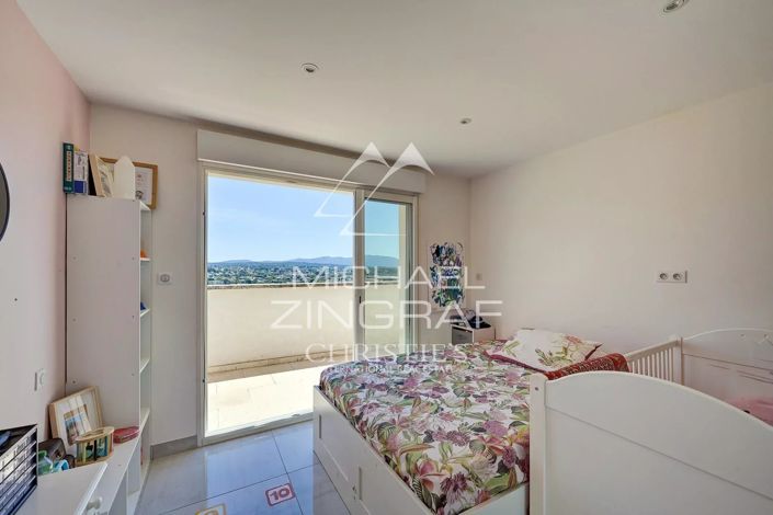 Image No.25-6 Bed House for sale