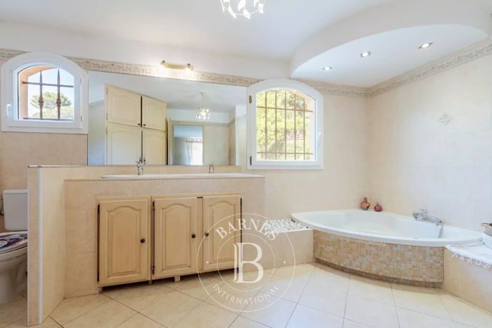 Image No.10-6 Bed House for sale