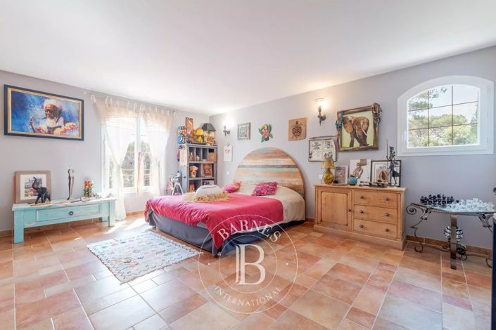 Image No.11-6 Bed House for sale