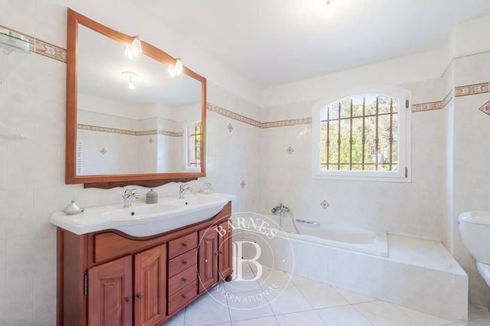 Image No.12-6 Bed House for sale