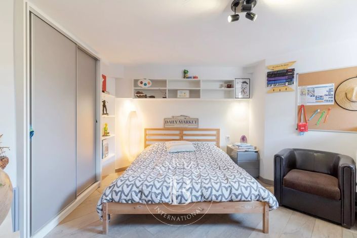 Image No.14-6 Bed House for sale