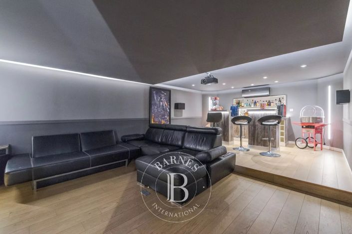 Image No.15-6 Bed House for sale