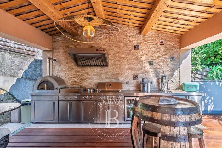 Image No.18-6 Bed House for sale